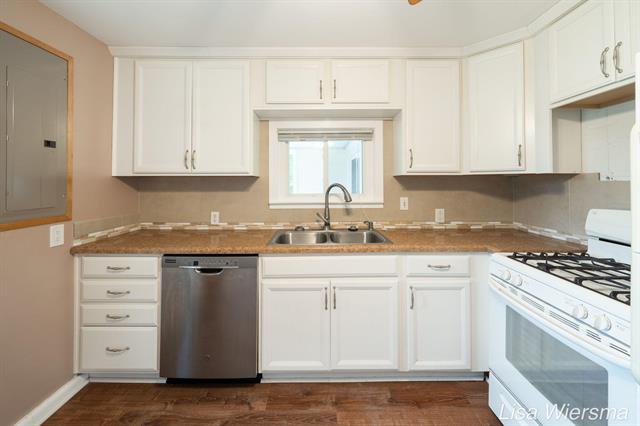 Builiding view fifteen for 2357 Crozier, Muskegon, MI. 49441