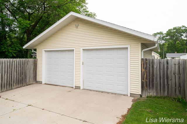Builiding view thirty four for 2357 Crozier, Muskegon, MI. 49441