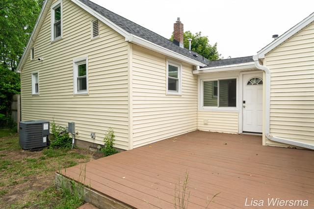 Builiding view thirty six for 2357 Crozier, Muskegon, MI. 49441