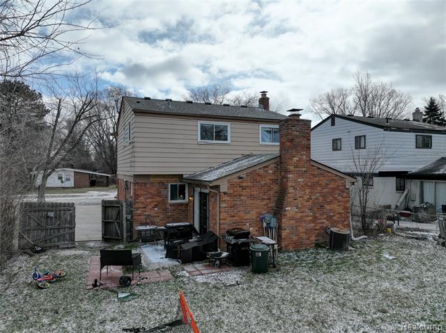 Builiding view five for 29841 Everett, Southfield, MI. 48076
