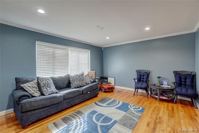 Builiding view seven for 29841 Everett, Southfield, MI. 48076