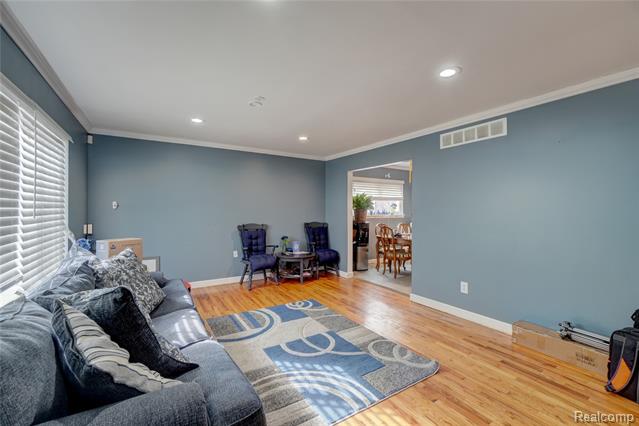 Builiding view six for 29841 Everett, Southfield, MI. 48076