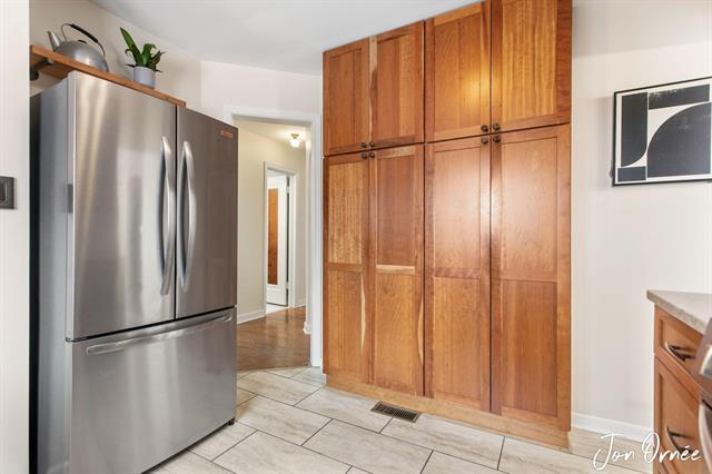 Builiding view fifteen for 550 Washington, Holland, MI. 49423