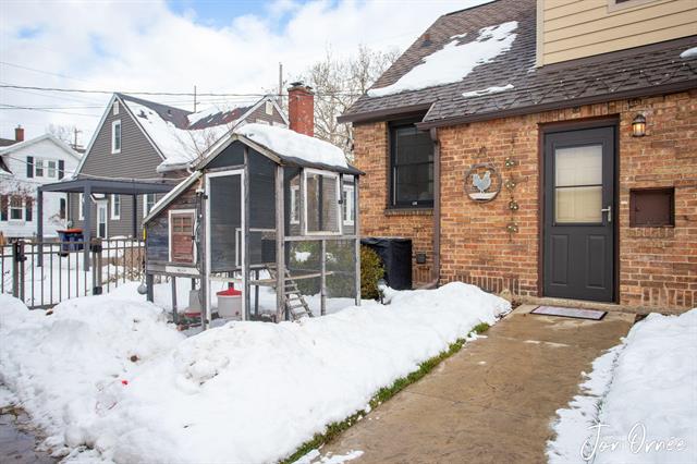 Builiding view fifty eight for 550 Washington, Holland, MI. 49423