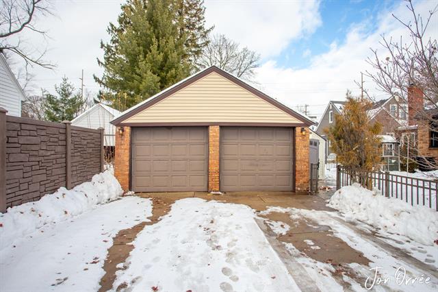 Builiding view fifty four for 550 Washington, Holland, MI. 49423