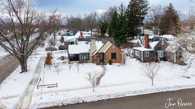 Builiding view fifty seven for 550 Washington, Holland, MI. 49423