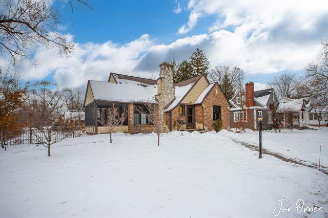 Builiding view fifty six for 550 Washington, Holland, MI. 49423