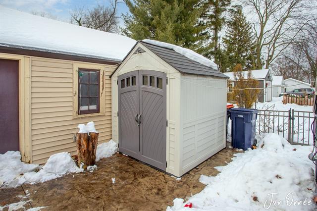 Builiding view fifty three for 550 Washington, Holland, MI. 49423