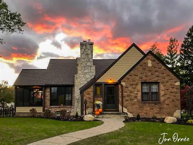 Builiding view fifty two for 550 Washington, Holland, MI. 49423