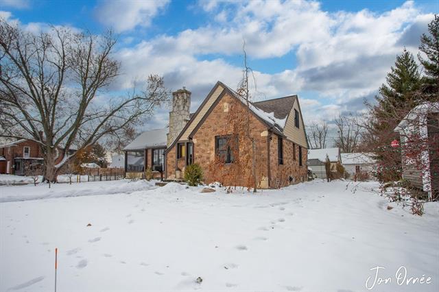 Builiding view forty eight for 550 Washington, Holland, MI. 49423