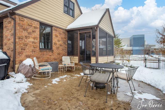 Builiding view forty one for 550 Washington, Holland, MI. 49423