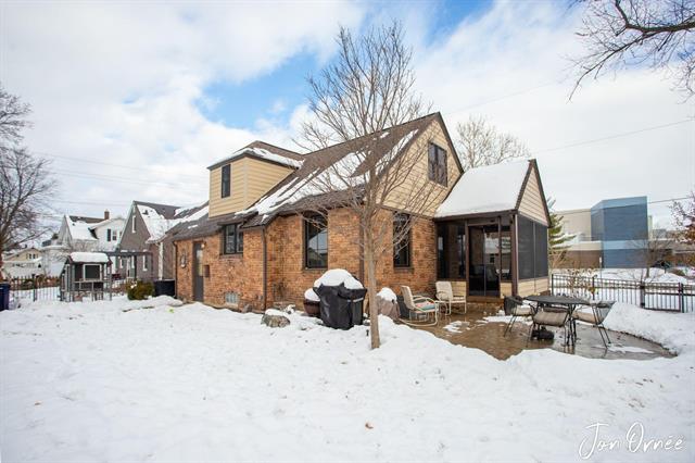 Builiding view forty two for 550 Washington, Holland, MI. 49423