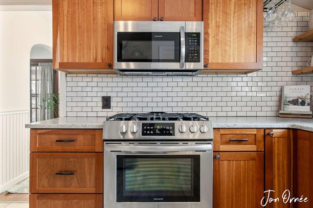 Builiding view fourteen for 550 Washington, Holland, MI. 49423