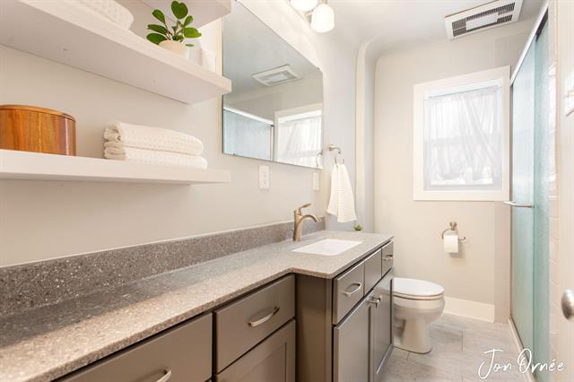 Builiding view nineteen for 550 Washington, Holland, MI. 49423