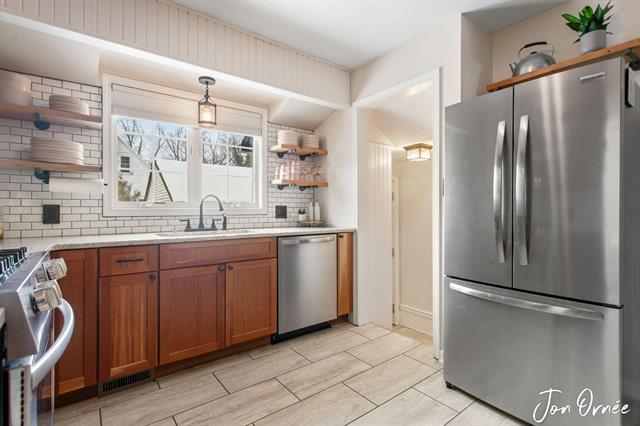 Builiding view sixteen for 550 Washington, Holland, MI. 49423