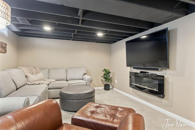 Builiding view thirty five for 550 Washington, Holland, MI. 49423