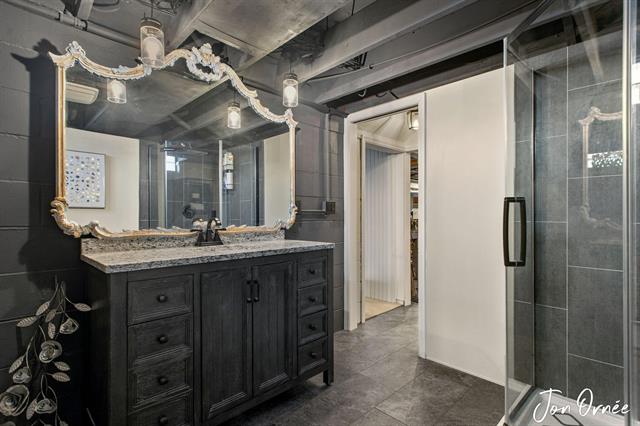 Builiding view thirty seven for 550 Washington, Holland, MI. 49423