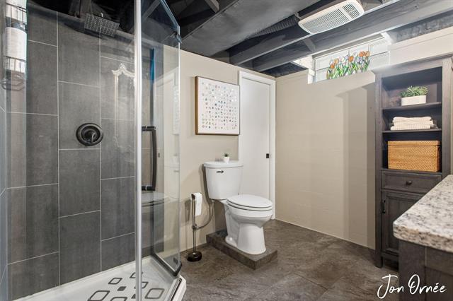 Builiding view thirty six for 550 Washington, Holland, MI. 49423