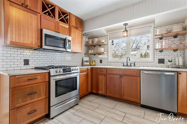 Builiding view twelve for 550 Washington, Holland, MI. 49423