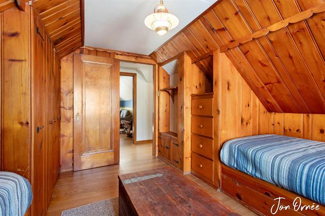 Builiding view twenty eight for 550 Washington, Holland, MI. 49423