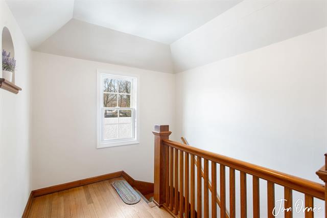 Builiding view twenty five for 550 Washington, Holland, MI. 49423