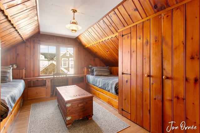 Builiding view twenty seven for 550 Washington, Holland, MI. 49423