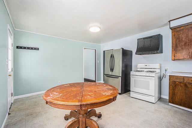 Builiding view seven for 620 Bangor, Lawrence, MI. 49064