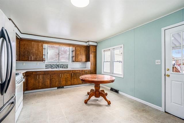 Builiding view six for 620 Bangor, Lawrence, MI. 49064