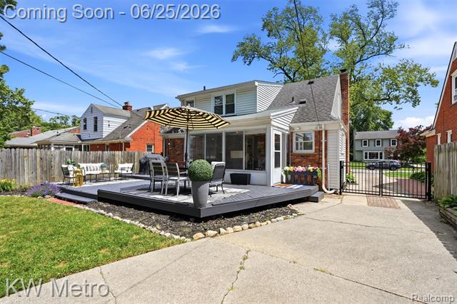 Builiding view thirty three for 1210 Lyons, Royal Oak, MI. 48073