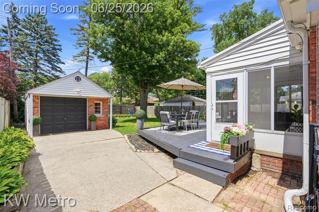 Builiding view thirty for 1210 Lyons, Royal Oak, MI. 48073