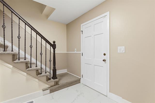 Builiding view five for 29985 Spring River, Southfield, MI. 48076