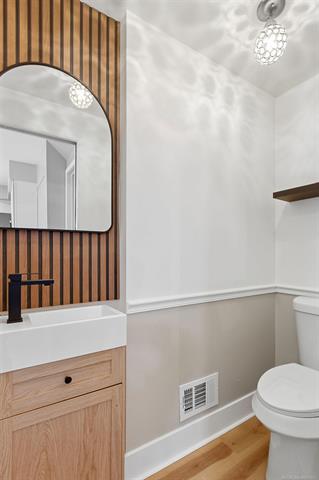 Builiding view sixteen for 29985 Spring River, Southfield, MI. 48076