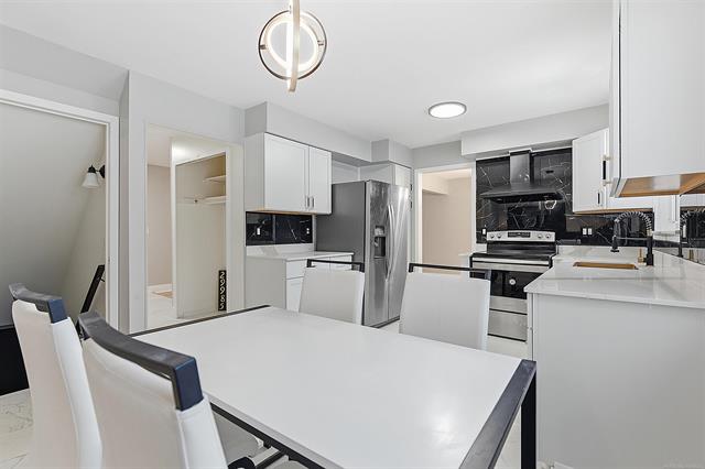 Builiding view thirteen for 29985 Spring River, Southfield, MI. 48076