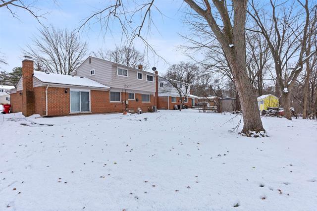 Builiding view twenty eight for 29985 Spring River, Southfield, MI. 48076