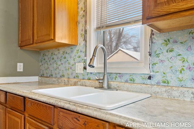 Builiding view fifteen for 243 14Th, Holland, MI. 49423