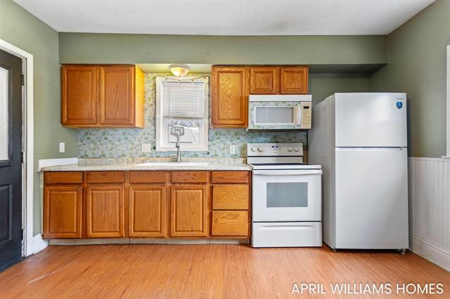 Builiding view fourteen for 243 14Th, Holland, MI. 49423