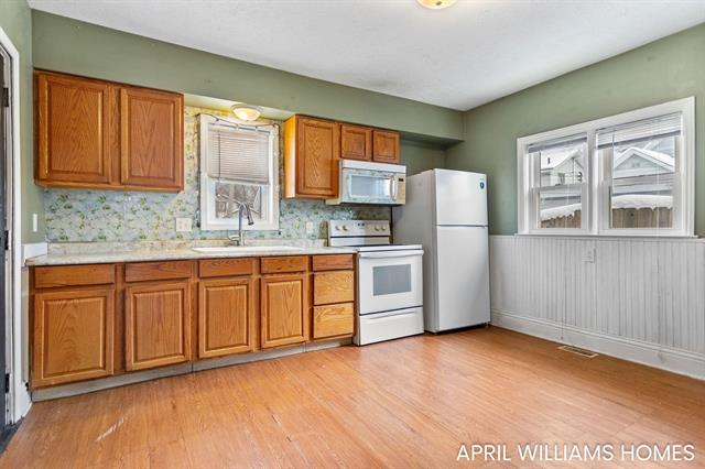 Builiding view twelve for 243 14Th, Holland, MI. 49423