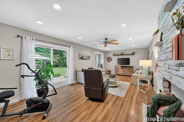 Builiding view fifteen for 18270 Fruitport, Spring Lake, MI. 49456