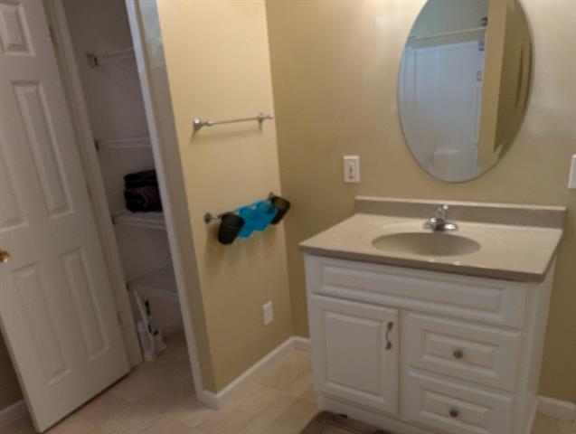 Builiding view fifty for 1040 Robinhood, Muskegon, MI. 49445