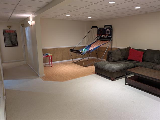 Builiding view forty five for 1040 Robinhood, Muskegon, MI. 49445