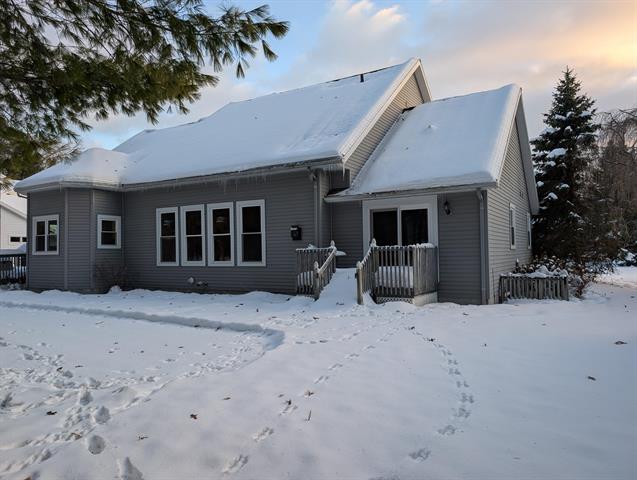 Builiding view sixty eight for 1040 Robinhood, Muskegon, MI. 49445