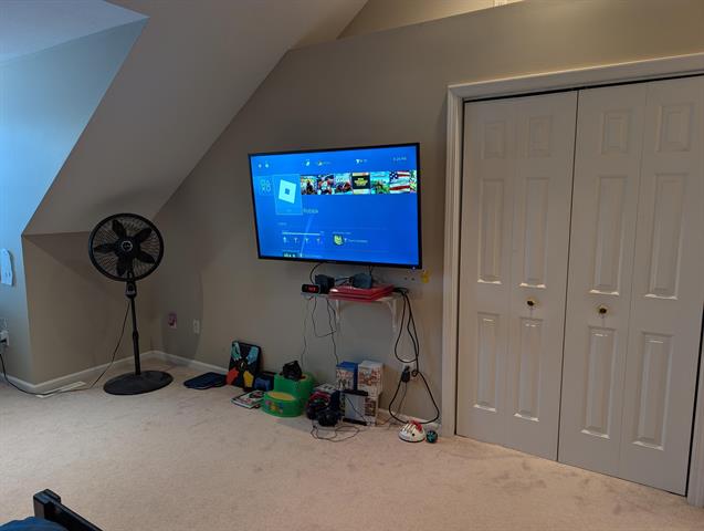 Builiding view thirty four for 1040 Robinhood, Muskegon, MI. 49445