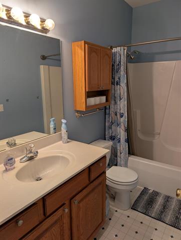 Builiding view thirty nine for 1040 Robinhood, Muskegon, MI. 49445