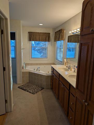 Builiding view thirty one for 1040 Robinhood, Muskegon, MI. 49445