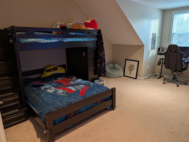 Builiding view thirty three for 1040 Robinhood, Muskegon, MI. 49445