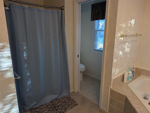 Builiding view thirty two for 1040 Robinhood, Muskegon, MI. 49445