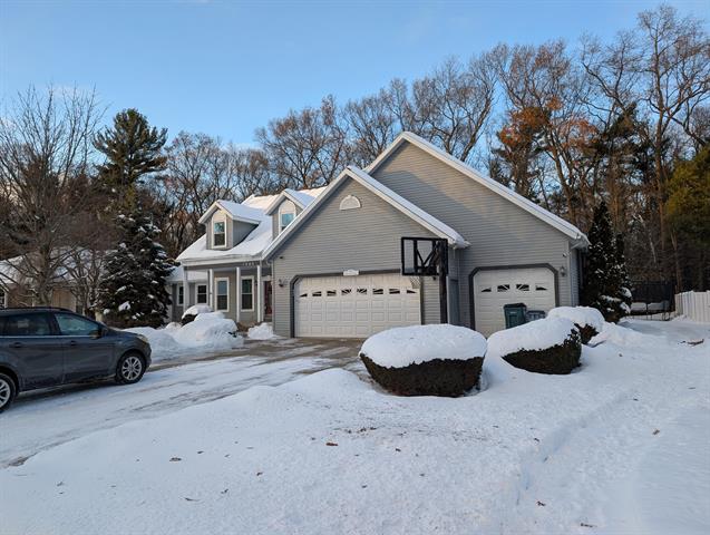 Builiding view two for 1040 Robinhood, Muskegon, MI. 49445