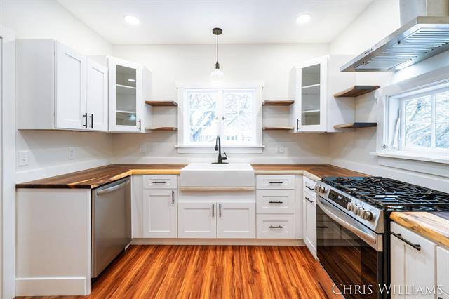 Builiding view four for 402 Clinton, Hastings, MI. 49058