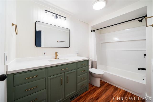 Builiding view fourteen for 402 Clinton, Hastings, MI. 49058