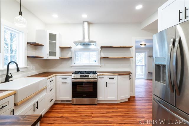 Builiding view six for 402 Clinton, Hastings, MI. 49058